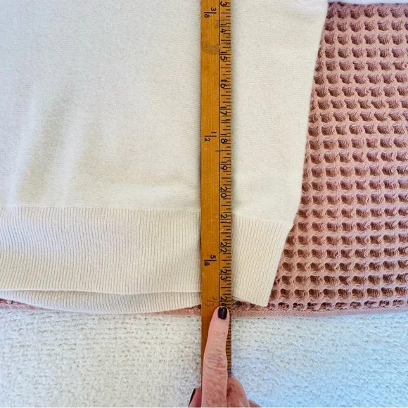 TAHARI 100% 2 Ply Cashmere V-Neck Sweater Cream L - Picture 11 of 13